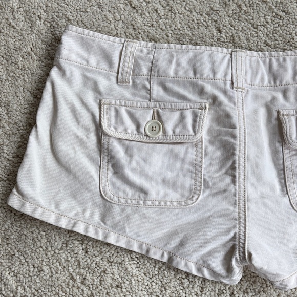 Vintage Hollister Women's Cream Cargo Shorts - Picture 8 of 12